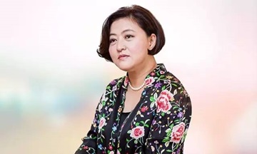 劉強(qiáng)東背后的女人不是奶茶妹 而是這位注冊會(huì)計(jì)師 